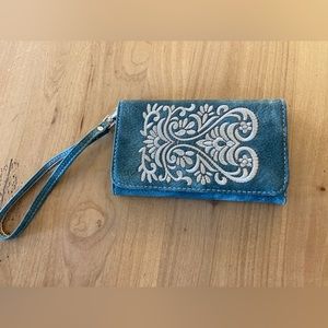 Blue Decorative Embroidered Women’s Wallet Clutch Wristlet
